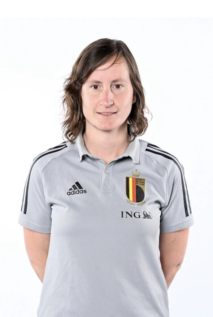 Kinesist Esther De Pau